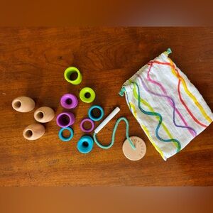 Lovevery Threadable Bead Kit & Drawstring Bag for 16, 17, 18 Months